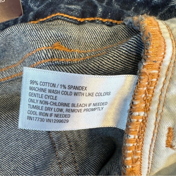 🌈 6/$60, Ava & Viv, Size 22, Blue, Medium Wash, Denim Shorts, 7” Inseam, Zip Fly - Picture 2 of 5